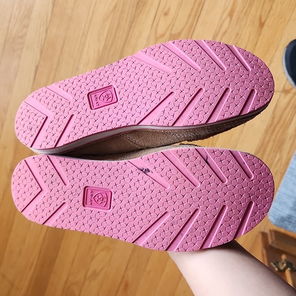 Women's Ariat slip on cruisers. (6) - Picture 4 of 10